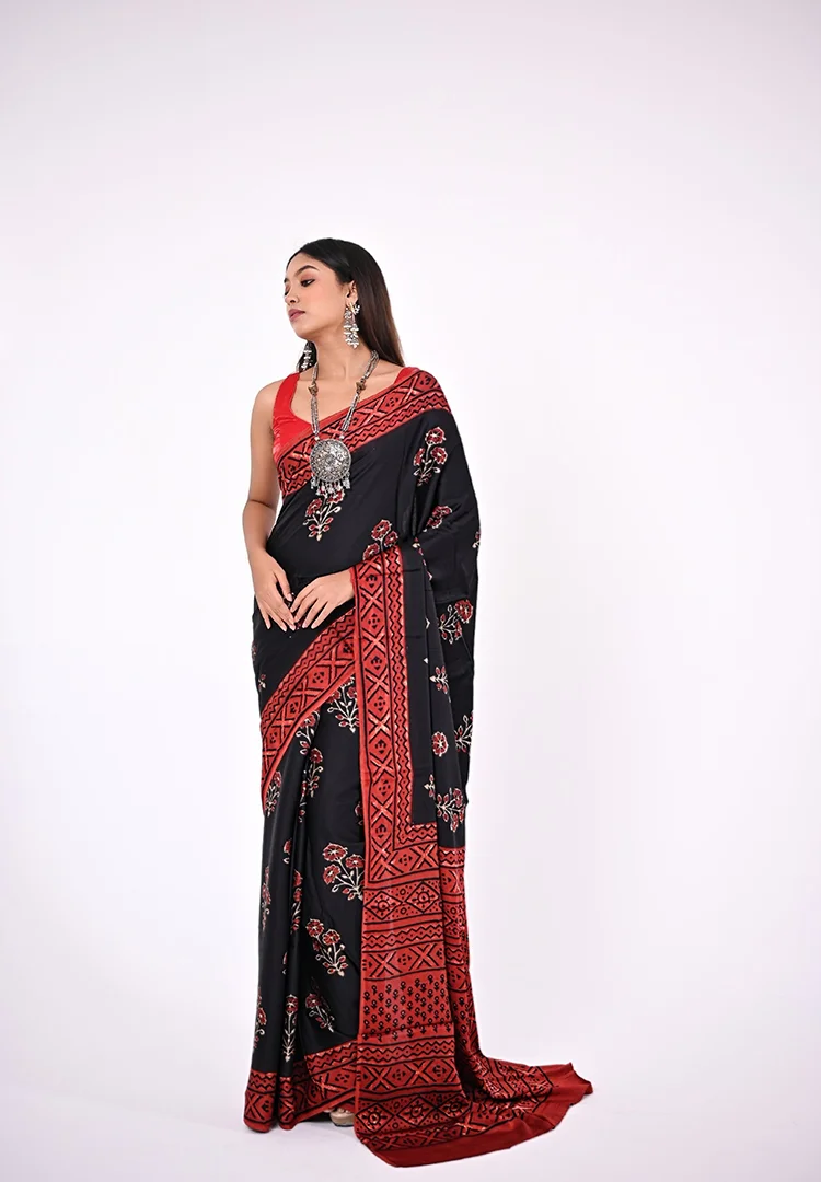 2026-01-14-14_31_37.96705302.webp Yamini / An Ajrakh Modal Silk Saree - Image 1