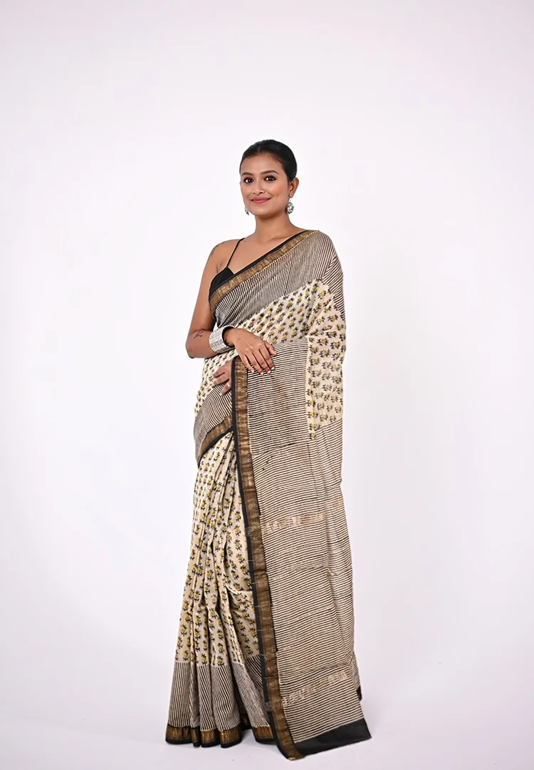 2026-01-15-13_22_34.08005302.webp Anuradha / A Maheshwari Silk Saree - Image 1