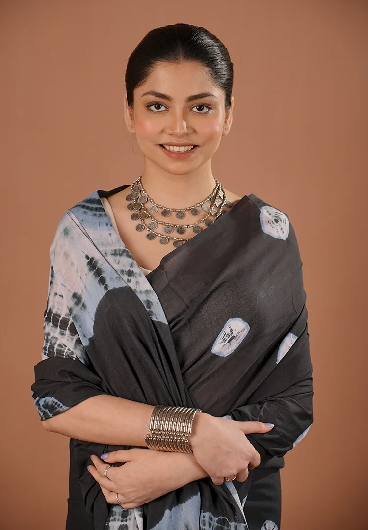 2026-04-14-19_53_28.0310530.webp Riya / A Mul Cotton Shibori Saree - Image 1