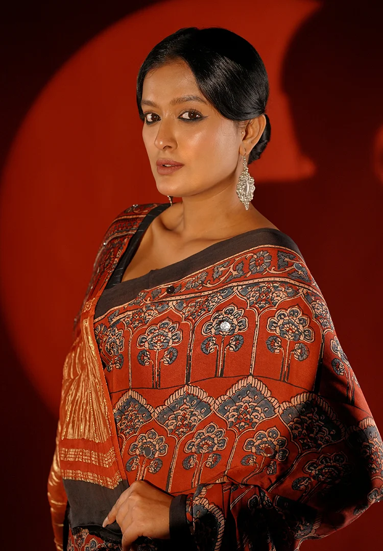 2026-04-16-10_08_23.8560530.webp Aparna / A Modal Silk Ajrakh Saree - Image 1